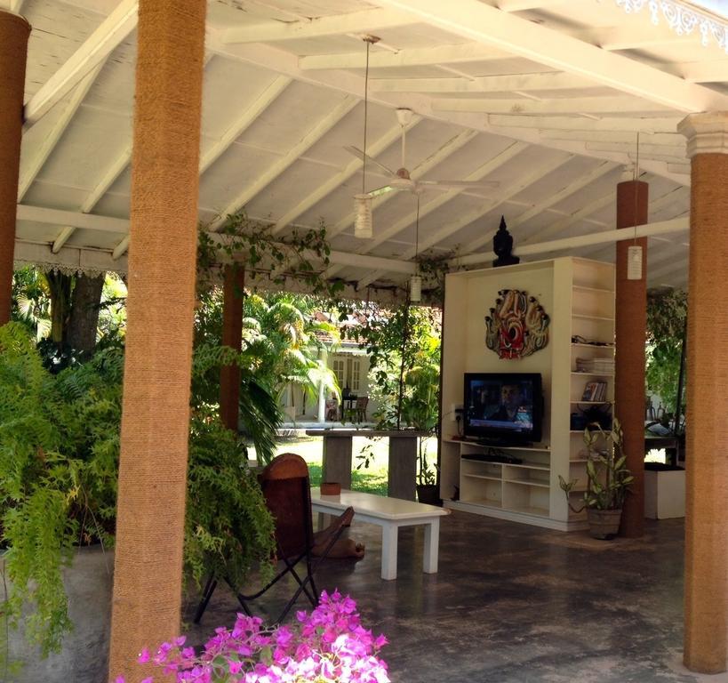 Fire Dragon Hideaway Hotel Негомбо Екстериор снимка