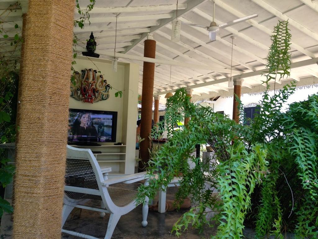 Fire Dragon Hideaway Hotel Негомбо Екстериор снимка