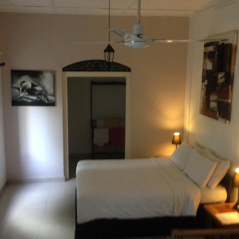 Fire Dragon Hideaway Hotel Негомбо Екстериор снимка
