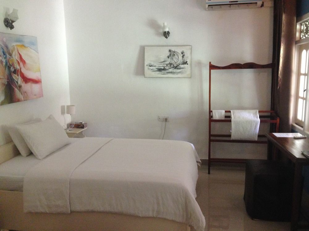 Fire Dragon Hideaway Hotel Негомбо Екстериор снимка