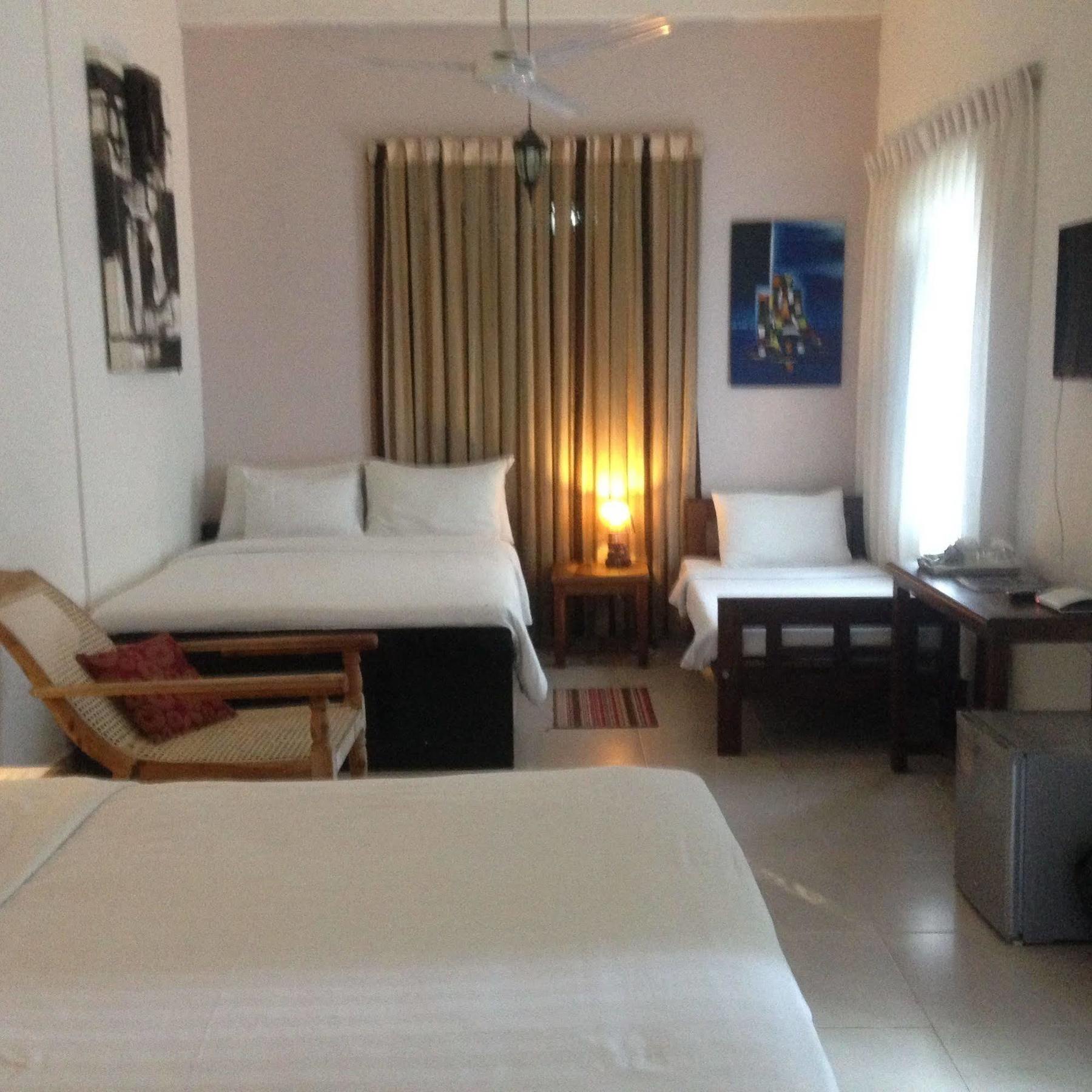 Fire Dragon Hideaway Hotel Негомбо Екстериор снимка