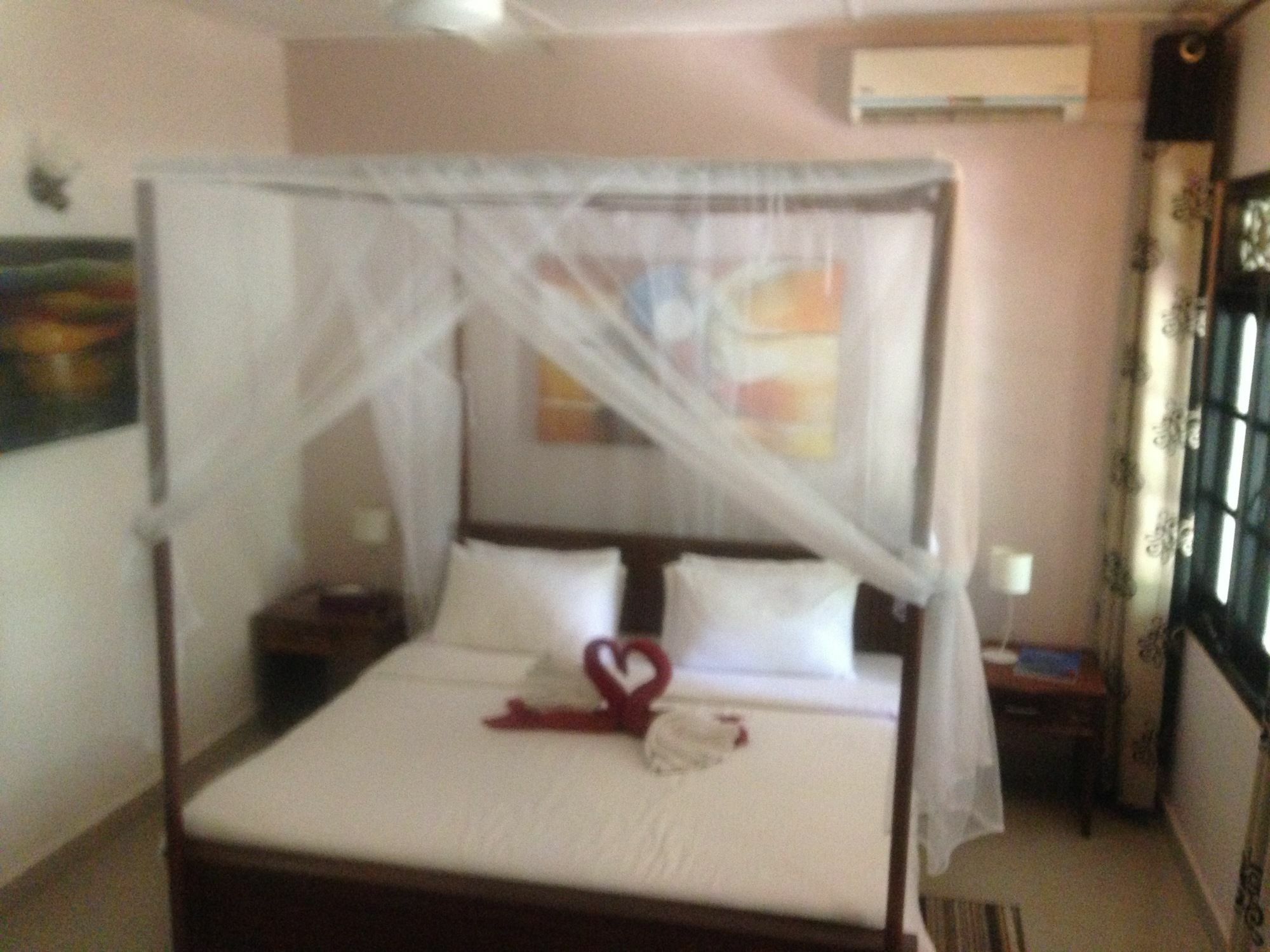 Fire Dragon Hideaway Hotel Негомбо Екстериор снимка