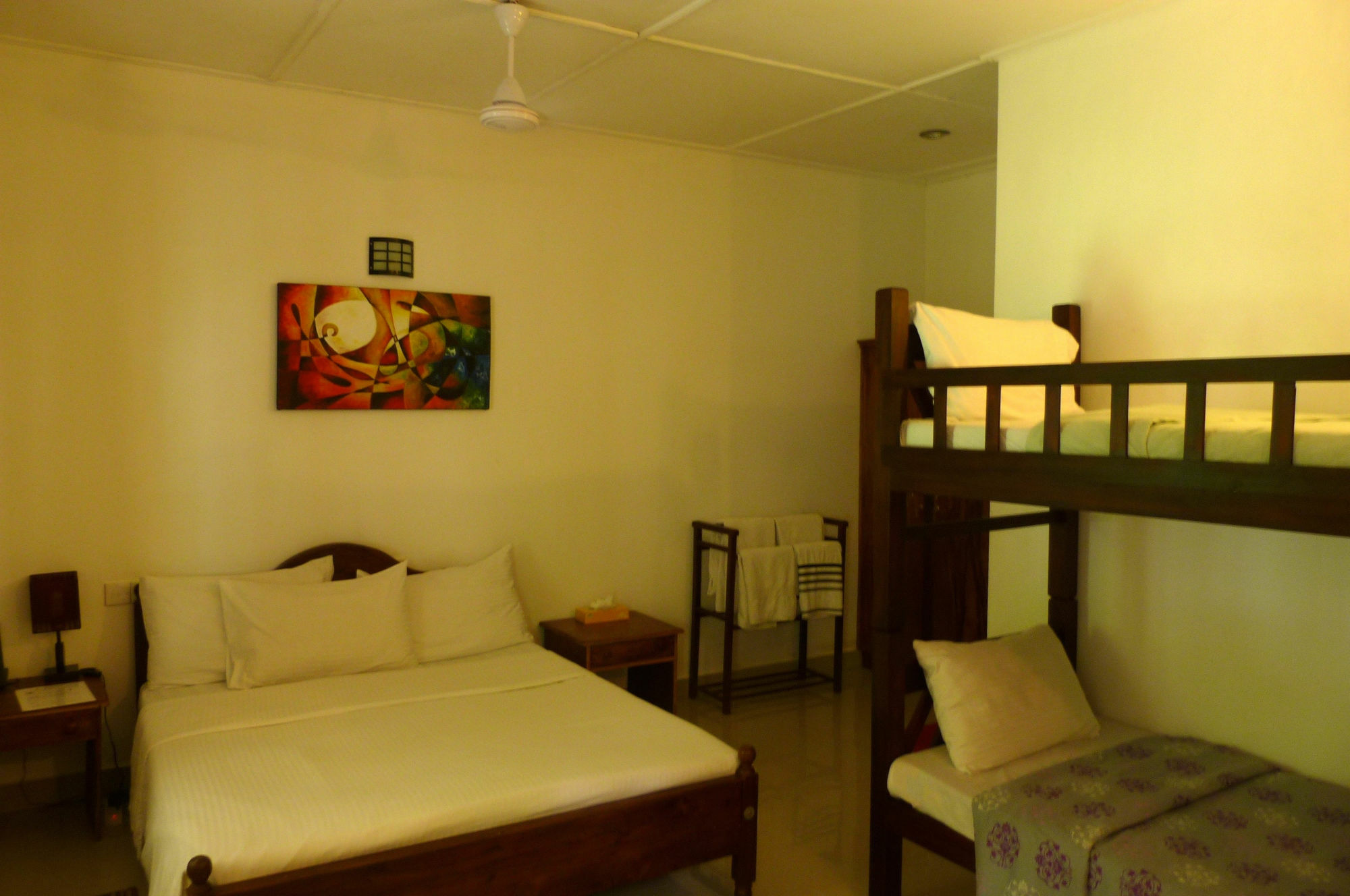 Fire Dragon Hideaway Hotel Негомбо Екстериор снимка