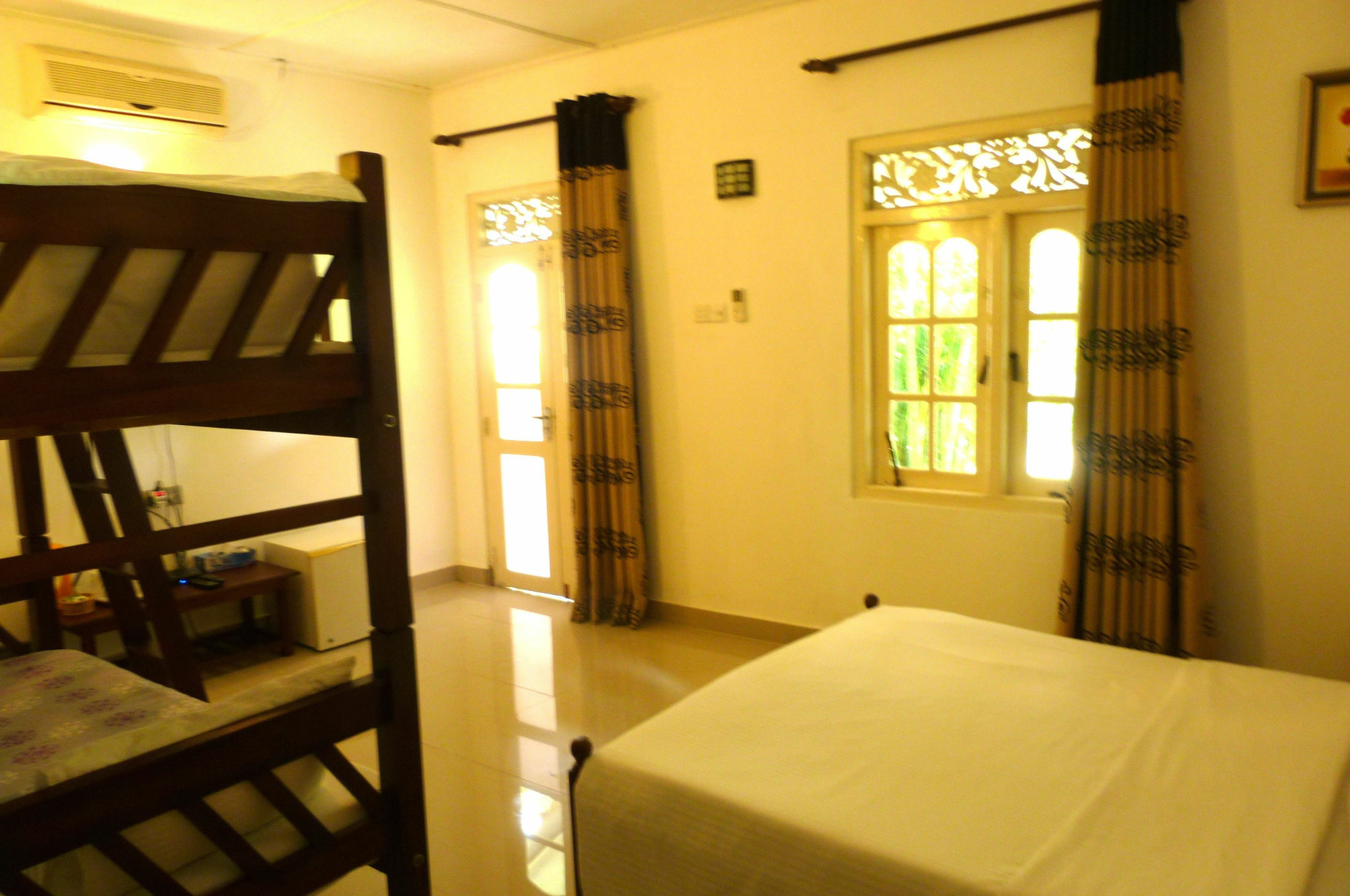 Fire Dragon Hideaway Hotel Негомбо Екстериор снимка